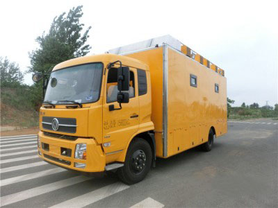 廂長(zhǎng)6.4米東風(fēng)天錦 餐車
