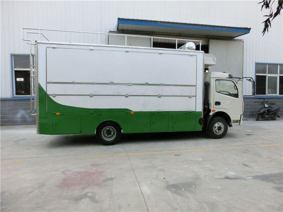 廂長(zhǎng)5.2米東風(fēng)D7 餐車